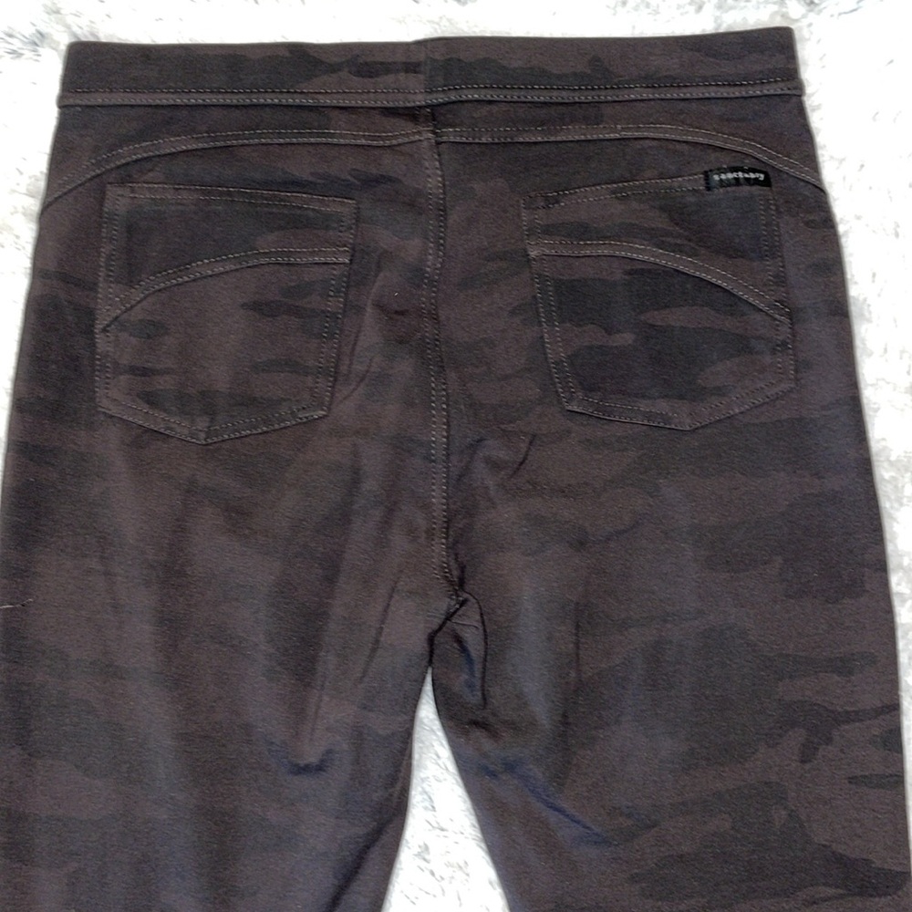 Sanctuary Stylish Brown Camouflage Women's Pants. Size Large. - Picture 3 of 6